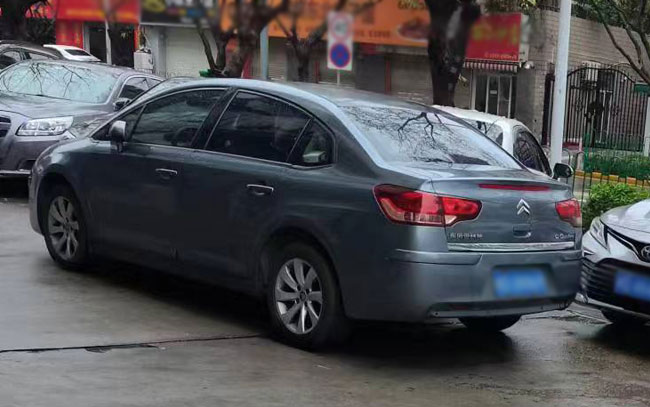 挂D档车子抖动挂N档不抖动怎么回事