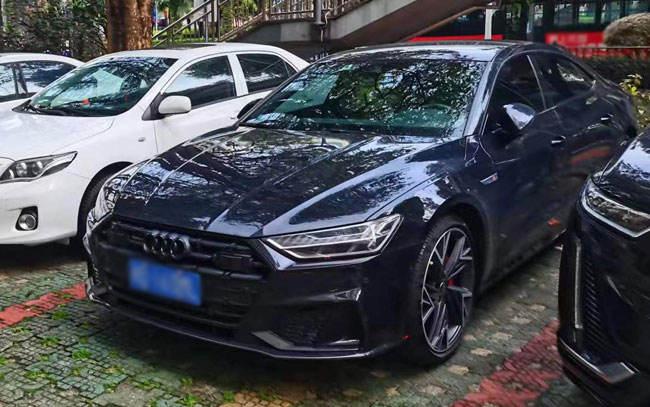 奥迪汽车前保险杠换一个多少钱(奥迪汽车前保险杠换一个多少钱啊)