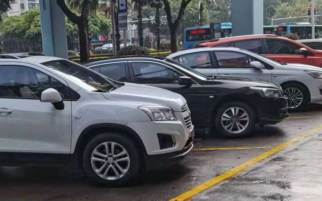 智云谷独家供应岚图追光大画面AR HUD投入量产
