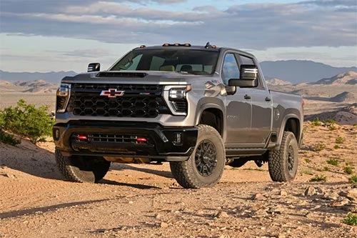 2024雪佛兰Colorado和Silverado 2500 ZR2 Bison首次驾驶评论