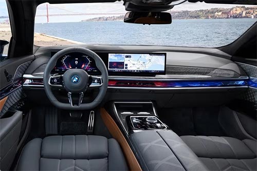 BMW i7 M70让最好的电动豪华轿车变得更好