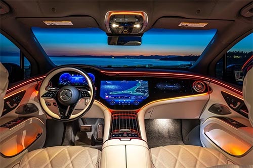 2024款梅赛德斯-迈巴赫EQS 680 SUV散发着宁静的电动舒适和豪华气息