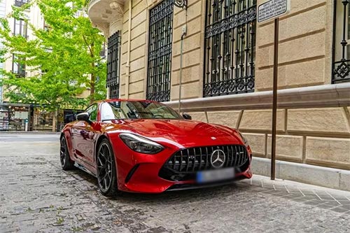 首驾：2024款梅赛德斯-奔驰 AMG GT Coupe 是 Slick 的重生